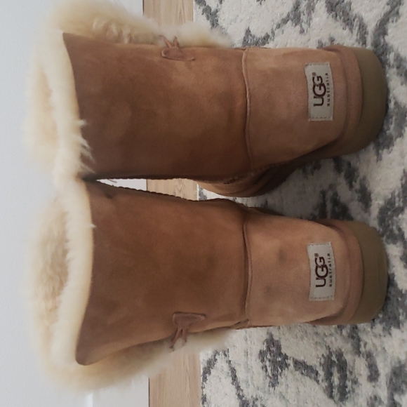 UGG Women's Bailey Button II Boot chestnut brown - Picture 3 of 8